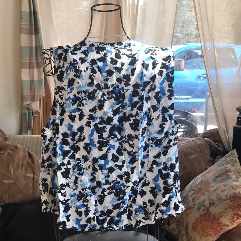 Top - Picture 2 of 4